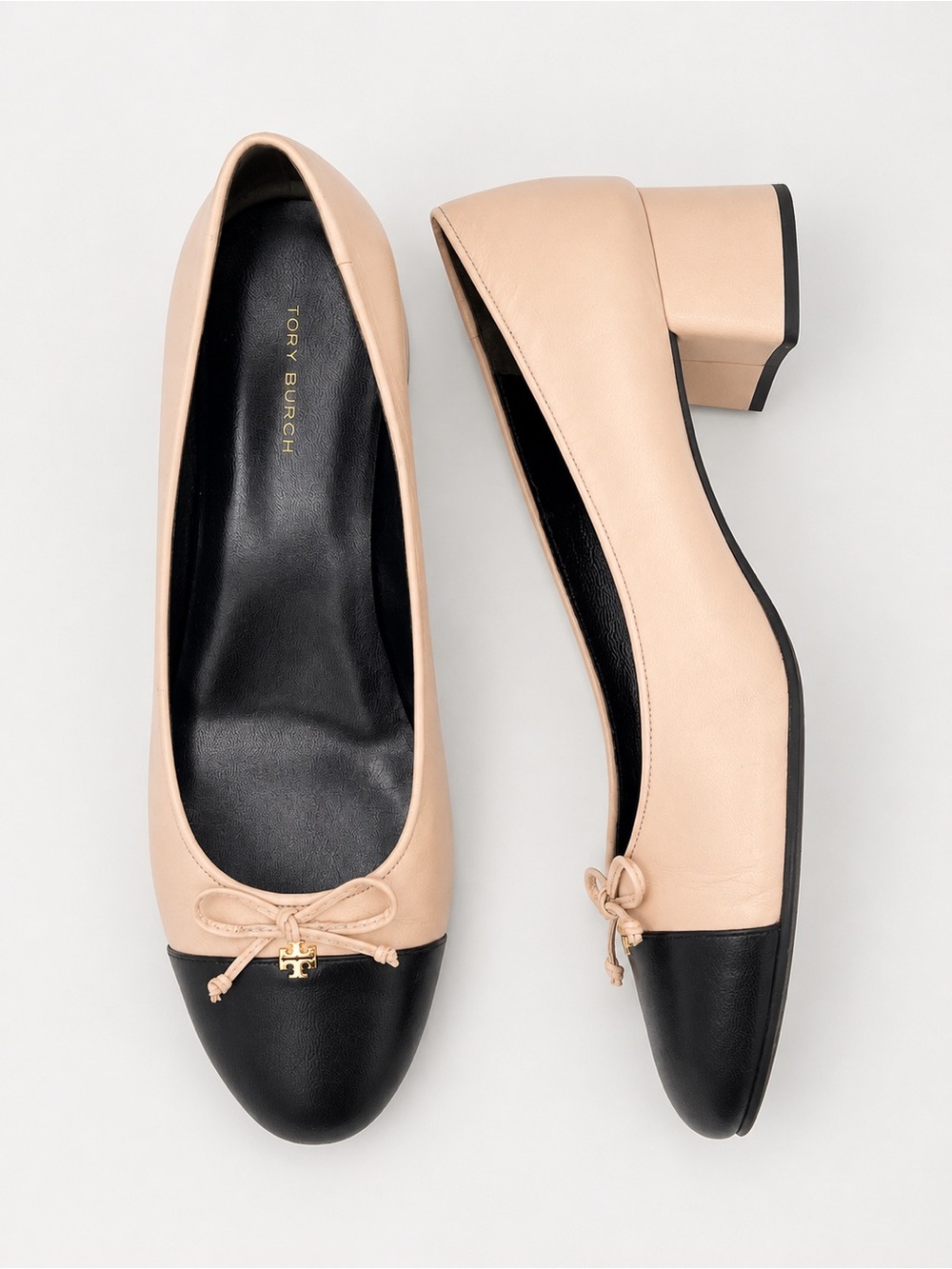 TORY BURCH 8.5 Nude Black Leather Cap Toe Bow Block Heel Pumps